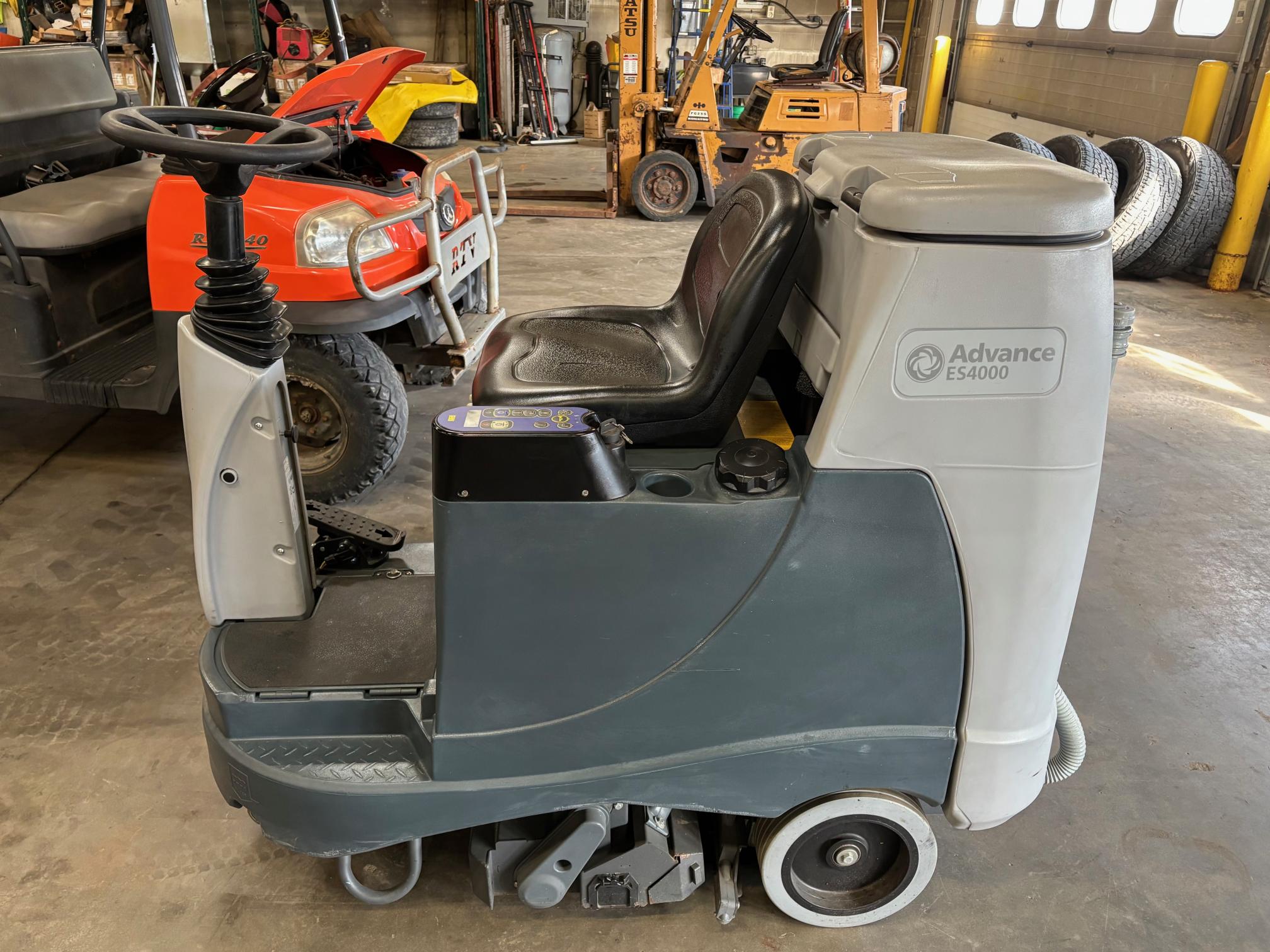 2024 NILFISK ES4000 - Image 4